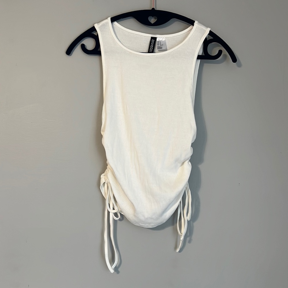 White crop top.